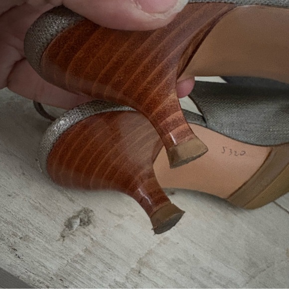 Stuart Weitzman Sculpt Slingback Kitten Heel Pumps 
Beige Grey Size 8.5 W - Picture 13 of 16